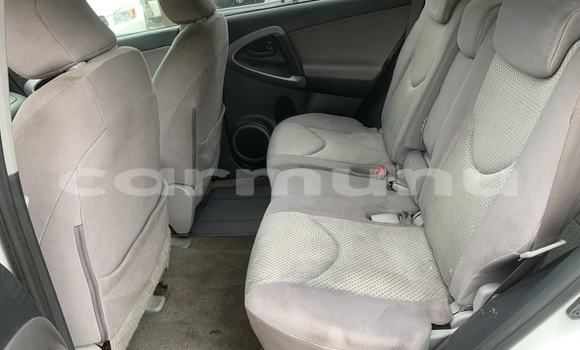 Acheter Occasion Voiture Toyota RAV4 Blanc à Pointe–Noire, Région du Kouilou Acheter Occasion Voiture Toyota RAV4 Blanc à Pointe–Noire, Région du Kouilou