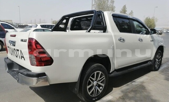 Acheter Occasion Voiture Toyota Hiluxe Revo Blanc à Owando, Cuvette-Ouest Acheter Occasion Voiture Toyota Hiluxe Revo Blanc à Owando, Cuvette-Ouest