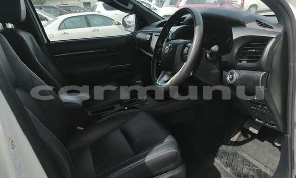 Acheter Occasion Voiture Toyota Hiluxe Revo Blanc à Owando, Cuvette-Ouest Acheter Occasion Voiture Toyota Hiluxe Revo Blanc à Owando, Cuvette-Ouest