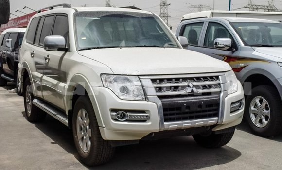 Acheter Import Voiture Mitsubishi Pajero Blanc à Import - Dubai, Région de la Bouenza Acheter Import Voiture Mitsubishi Pajero Blanc à Import - Dubai, Région de la Bouenza