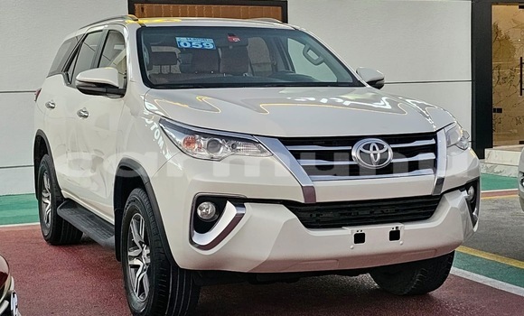 Acheter Occasion Voiture Toyota Fortuner Blanc à Brazzaville, Commune de Brazzaville Acheter Occasion Voiture Toyota Fortuner Blanc à Brazzaville, Commune de Brazzaville