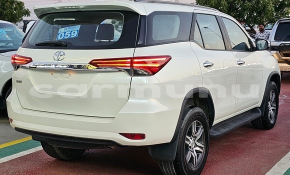 Acheter Occasion Voiture Toyota Fortuner Blanc à Brazzaville, Commune de Brazzaville Acheter Occasion Voiture Toyota Fortuner Blanc à Brazzaville, Commune de Brazzaville