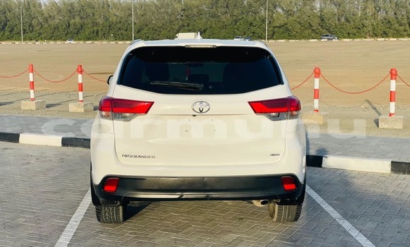 Acheter Occasion Voiture Toyota Highlander Blanc à Pointe–Noire, Région du Kouilou Acheter Occasion Voiture Toyota Highlander Blanc à Pointe–Noire, Région du Kouilou