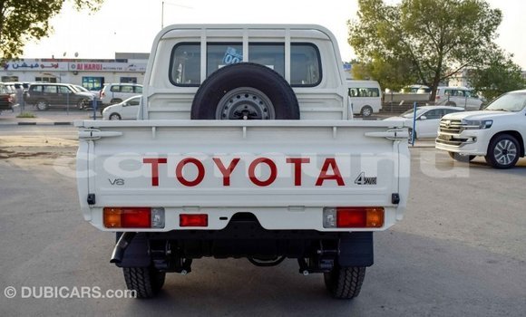 Acheter Import Voiture Toyota Land Cruiser Blanc à Import - Dubai, Région de la Bouenza Acheter Import Voiture Toyota Land Cruiser Blanc à Import - Dubai, Région de la Bouenza