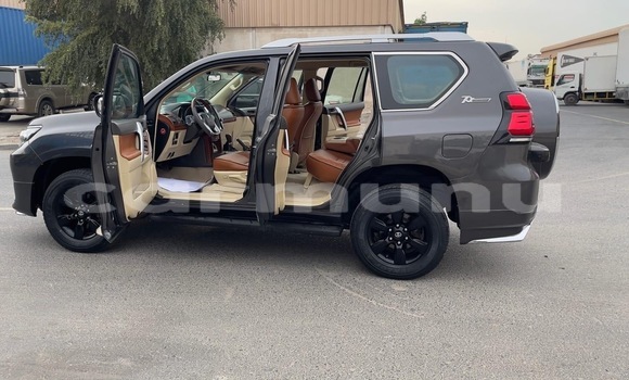 Acheter Occasion Voiture Toyota Prado Noir à Brazzaville, Commune de Brazzaville Acheter Occasion Voiture Toyota Prado Noir à Brazzaville, Commune de Brazzaville