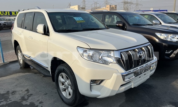 Acheter Occasion Voiture Toyota Prado Blanc à Brazzaville, Commune de Brazzaville Acheter Occasion Voiture Toyota Prado Blanc à Brazzaville, Commune de Brazzaville