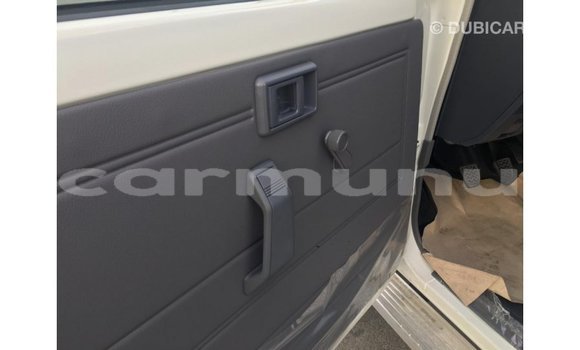 Buy Import Toyota Land Cruiser White Car in Import - Dubai in Region of Bouenza Buy Import Toyota Land Cruiser White Car in Import - Dubai in Region of Bouenza