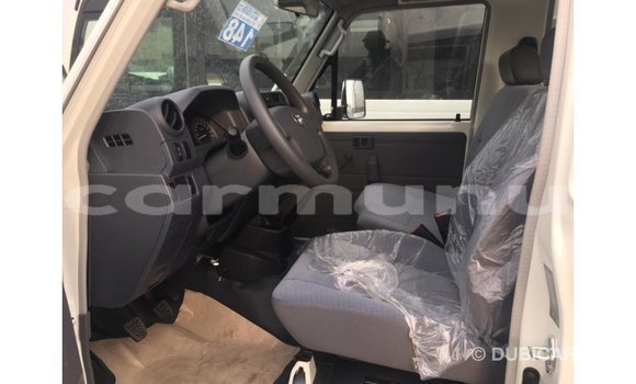 Buy Import Toyota Land Cruiser White Car in Import - Dubai in Region of Bouenza Buy Import Toyota Land Cruiser White Car in Import - Dubai in Region of Bouenza