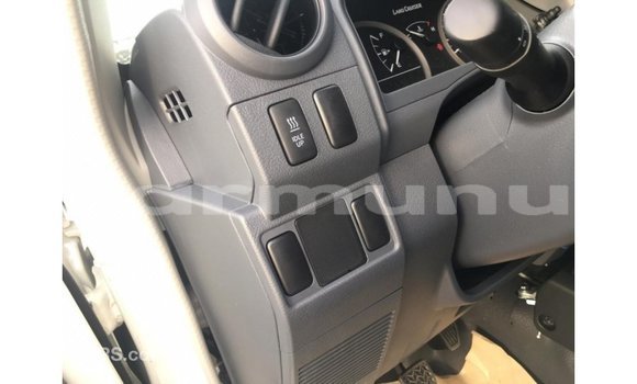 Buy Import Toyota Land Cruiser White Car in Import - Dubai in Region of Bouenza Buy Import Toyota Land Cruiser White Car in Import - Dubai in Region of Bouenza