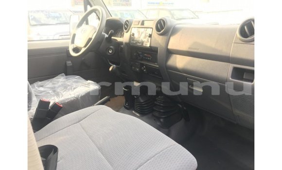 Buy Import Toyota Land Cruiser White Car in Import - Dubai in Region of Bouenza Buy Import Toyota Land Cruiser White Car in Import - Dubai in Region of Bouenza