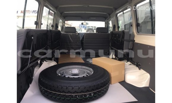 Buy Import Toyota Land Cruiser White Car in Import - Dubai in Region of Bouenza Buy Import Toyota Land Cruiser White Car in Import - Dubai in Region of Bouenza