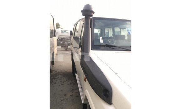 Buy Import Toyota Land Cruiser White Car in Import - Dubai in Region of Bouenza Buy Import Toyota Land Cruiser White Car in Import - Dubai in Region of Bouenza