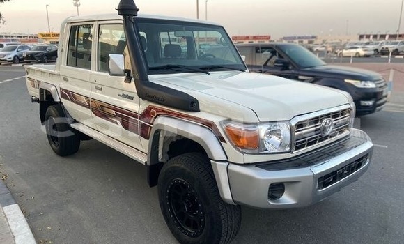 Buy Used Toyota Land Cruiser White Car in Brazzaville in Municipality of Brazzaville Buy Used Toyota Land Cruiser White Car in Brazzaville in Municipality of Brazzaville