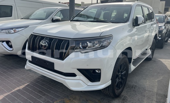 Acheter Occasion Voiture Toyota Prado Blanc à Brazzaville, Commune de Brazzaville Acheter Occasion Voiture Toyota Prado Blanc à Brazzaville, Commune de Brazzaville