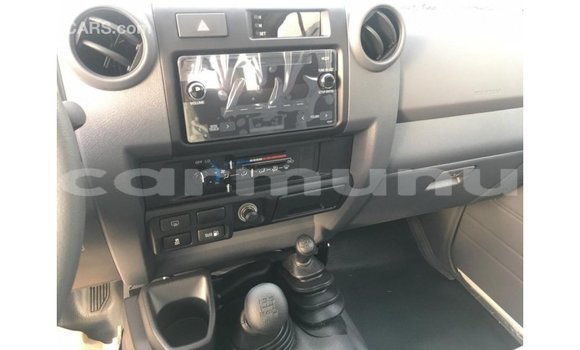 Buy Import Toyota Land Cruiser White Car in Import - Dubai in Region of Bouenza Buy Import Toyota Land Cruiser White Car in Import - Dubai in Region of Bouenza