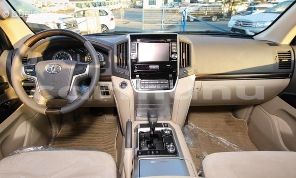 Buy Import Toyota Land Cruiser White Car in Import - Dubai in Region of Bouenza Buy Import Toyota Land Cruiser White Car in Import - Dubai in Region of Bouenza
