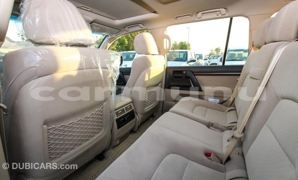 Buy Import Toyota Land Cruiser White Car in Import - Dubai in Region of Bouenza Buy Import Toyota Land Cruiser White Car in Import - Dubai in Region of Bouenza