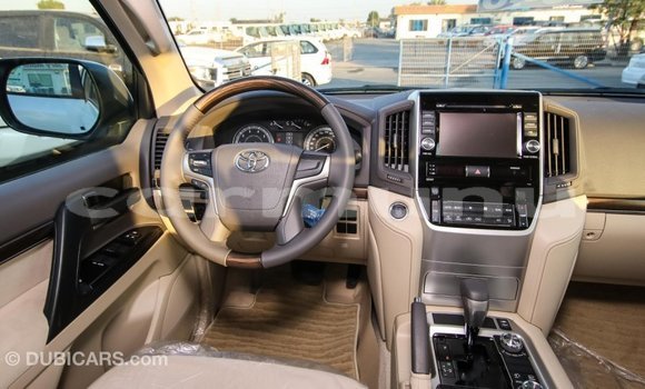Buy Import Toyota Land Cruiser White Car in Import - Dubai in Region of Bouenza Buy Import Toyota Land Cruiser White Car in Import - Dubai in Region of Bouenza