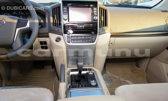 Buy Import Toyota Land Cruiser White Car in Import - Dubai in Region of Bouenza Buy Import Toyota Land Cruiser White Car in Import - Dubai in Region of Bouenza