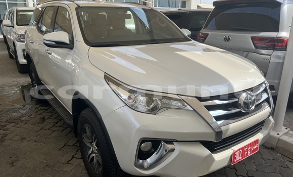 Acheter Occasion Voiture Toyota Fortuner Blanc à Brazzaville, Commune de Brazzaville Acheter Occasion Voiture Toyota Fortuner Blanc à Brazzaville, Commune de Brazzaville