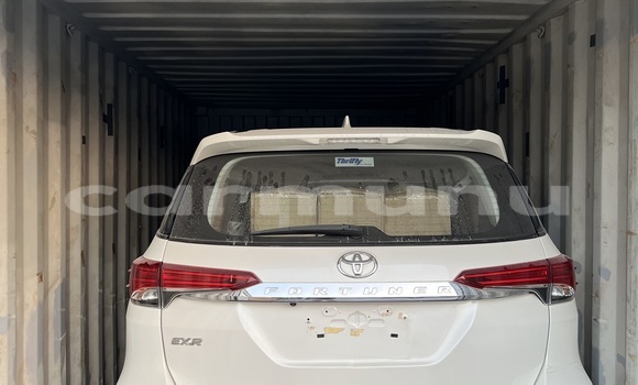 Acheter Occasion Voiture Toyota Fortuner Blanc à Brazzaville, Commune de Brazzaville Acheter Occasion Voiture Toyota Fortuner Blanc à Brazzaville, Commune de Brazzaville