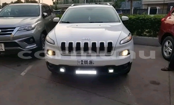 Buy Used Jeep Cherokee White Car in Brazzaville in Municipality of Brazzaville