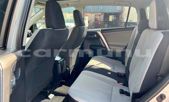 Acheter Occasion Voiture Toyota RAV4 Blanc à Pointe–Noire, Région du Kouilou Acheter Occasion Voiture Toyota RAV4 Blanc à Pointe–Noire, Région du Kouilou