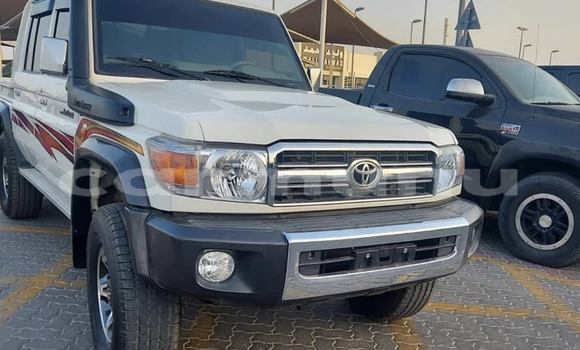 Acheter Occasion Voiture Toyota Land Cruiser Blanc à Pointe–Noire, Région du Kouilou Acheter Occasion Voiture Toyota Land Cruiser Blanc à Pointe–Noire, Région du Kouilou
