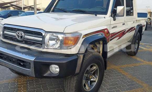 Acheter Occasion Voiture Toyota Land Cruiser Blanc à Pointe–Noire, Région du Kouilou Acheter Occasion Voiture Toyota Land Cruiser Blanc à Pointe–Noire, Région du Kouilou