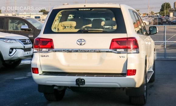 Buy Import Toyota Land Cruiser White Car in Import - Dubai in Region of Bouenza Buy Import Toyota Land Cruiser White Car in Import - Dubai in Region of Bouenza