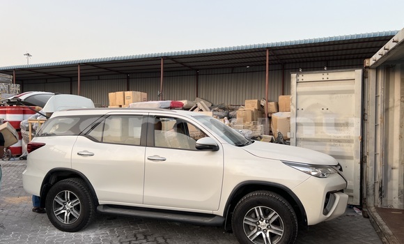Buy Used Toyota Fortuner White Car in Brazzaville in Municipality of Brazzaville Buy Used Toyota Fortuner White Car in Brazzaville in Municipality of Brazzaville