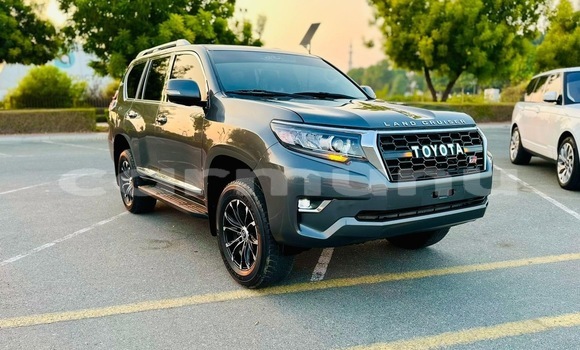 Acheter Occasion Voiture Toyota Prado Gris à Brazzaville, Commune de Brazzaville Acheter Occasion Voiture Toyota Prado Gris à Brazzaville, Commune de Brazzaville
