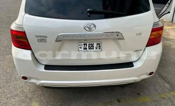 Buy Used Toyota Highlander White Car in Black Point in Kouilou region Buy Used Toyota Highlander White Car in Black Point in Kouilou region