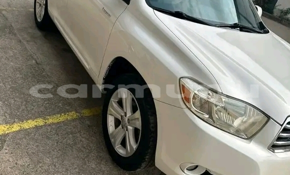 Buy Used Toyota Highlander White Car in Black Point in Kouilou region Buy Used Toyota Highlander White Car in Black Point in Kouilou region