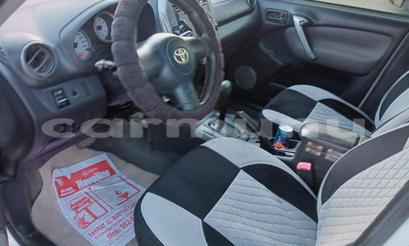 Acheter Occasion Voiture Toyota RAV4 Blanc à Brazzaville, Commune de Brazzaville Acheter Occasion Voiture Toyota RAV4 Blanc à Brazzaville, Commune de Brazzaville