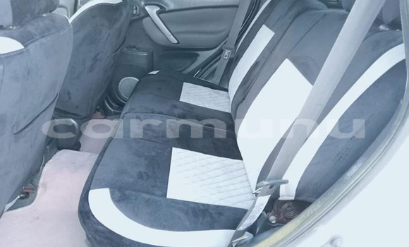 Acheter Occasion Voiture Toyota RAV4 Blanc à Brazzaville, Commune de Brazzaville Acheter Occasion Voiture Toyota RAV4 Blanc à Brazzaville, Commune de Brazzaville