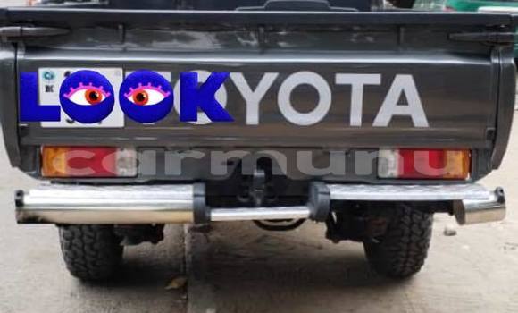Acheter Occasion Voiture Toyota Hilux Noir à Brazzaville, Commune de Brazzaville Acheter Occasion Voiture Toyota Hilux Noir à Brazzaville, Commune de Brazzaville