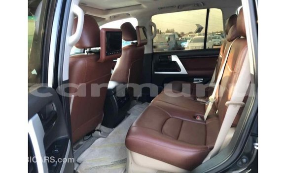 Buy Import Toyota Land Cruiser Black Car in Import - Dubai in Region of Bouenza Buy Import Toyota Land Cruiser Black Car in Import - Dubai in Region of Bouenza