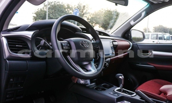 Acheter Neuf Voiture Toyota Hilux Blanc à Owando, Cuvette-Ouest Acheter Neuf Voiture Toyota Hilux Blanc à Owando, Cuvette-Ouest