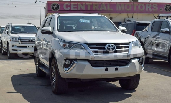Acheter Occasion Voiture Toyota Fortuner Blanc à Dolisie, Région du Niari Acheter Occasion Voiture Toyota Fortuner Blanc à Dolisie, Région du Niari