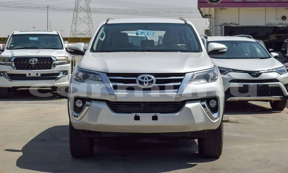 Acheter Occasion Voiture Toyota Fortuner Blanc à Dolisie, Région du Niari Acheter Occasion Voiture Toyota Fortuner Blanc à Dolisie, Région du Niari