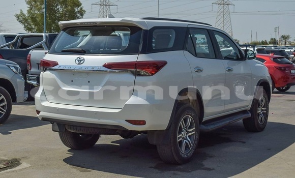 Acheter Occasion Voiture Toyota Fortuner Blanc à Dolisie, Région du Niari Acheter Occasion Voiture Toyota Fortuner Blanc à Dolisie, Région du Niari