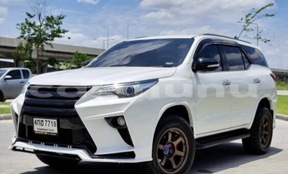 Acheter Occasion Voiture Toyota Fortuner Blanc à Owando, Cuvette-Ouest Acheter Occasion Voiture Toyota Fortuner Blanc à Owando, Cuvette-Ouest