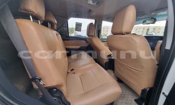 Acheter Occasion Voiture Toyota Fortuner Blanc à Brazzaville, Commune de Brazzaville Acheter Occasion Voiture Toyota Fortuner Blanc à Brazzaville, Commune de Brazzaville