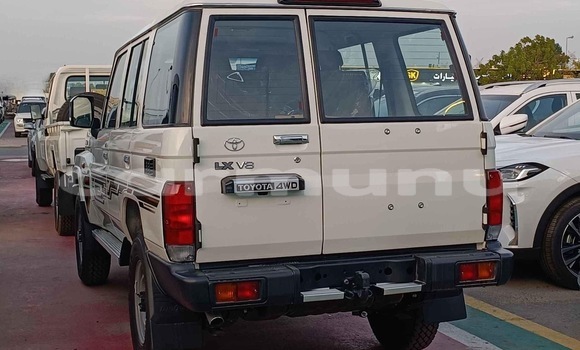 Acheter Neuf Voiture Toyota Land Cruiser Blanc à Brazzaville, Commune de Brazzaville Acheter Neuf Voiture Toyota Land Cruiser Blanc à Brazzaville, Commune de Brazzaville