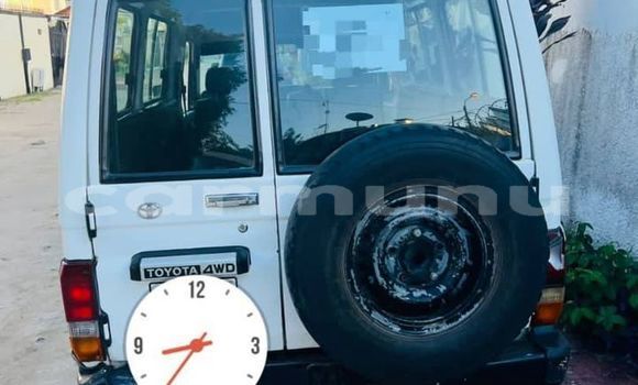 Acheter Occasion Voiture Toyota FJ Cruiser Blanc à Brazzaville, Commune de Brazzaville Acheter Occasion Voiture Toyota FJ Cruiser Blanc à Brazzaville, Commune de Brazzaville