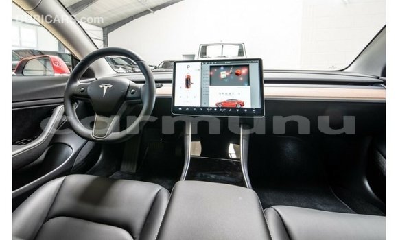 Acheter Import Voiture Tesla Model 3 Rouge à Import - Dubai, Région de la Bouenza Acheter Import Voiture Tesla Model 3 Rouge à Import - Dubai, Région de la Bouenza