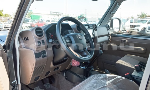 Acheter Neuf Voiture Toyota Land Cruiser Gris à Brazzaville, Commune de Brazzaville Acheter Neuf Voiture Toyota Land Cruiser Gris à Brazzaville, Commune de Brazzaville