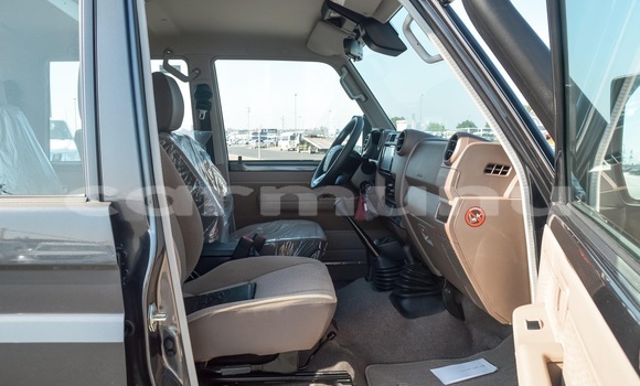 Acheter Neuf Voiture Toyota Land Cruiser Gris à Brazzaville, Commune de Brazzaville Acheter Neuf Voiture Toyota Land Cruiser Gris à Brazzaville, Commune de Brazzaville