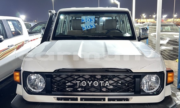 Acheter Occasion Voiture Toyota Land Cruiser Blanc à Brazzaville, Commune de Brazzaville Acheter Occasion Voiture Toyota Land Cruiser Blanc à Brazzaville, Commune de Brazzaville